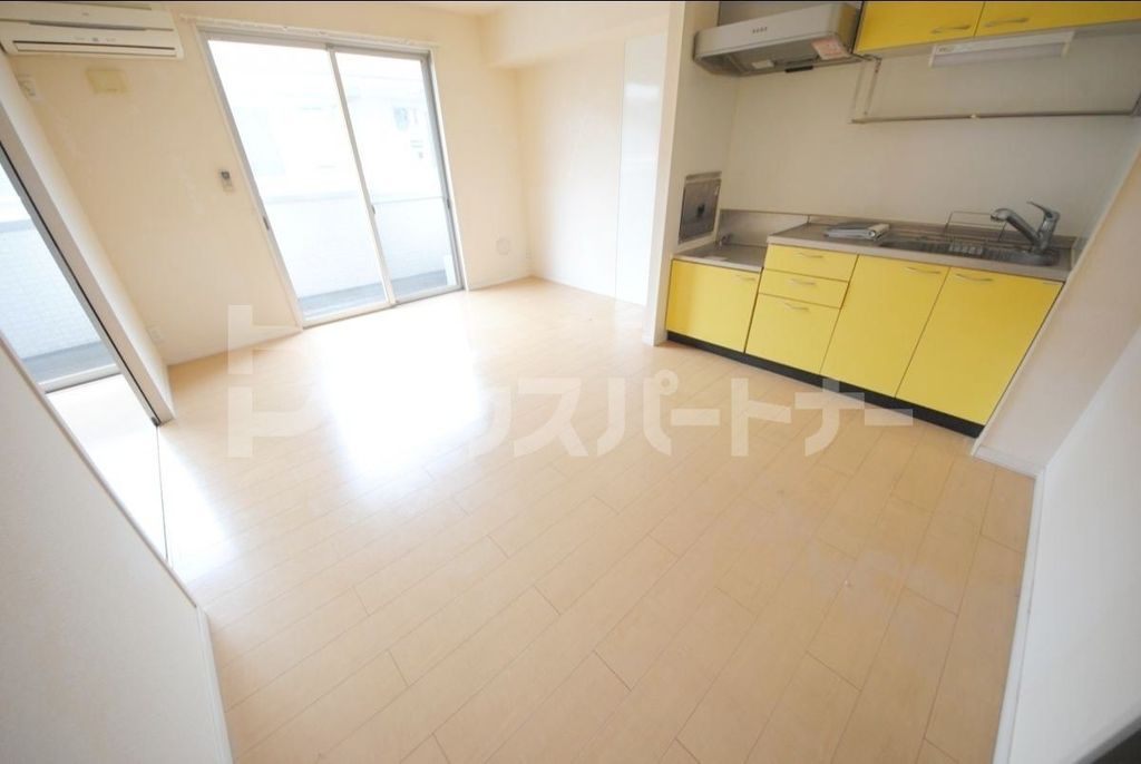 居室・リビング　リフォーム中です。