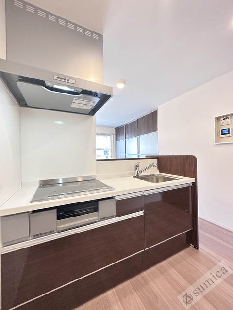 キッチン　３口ＩＨコンロ＆グリル付き♪