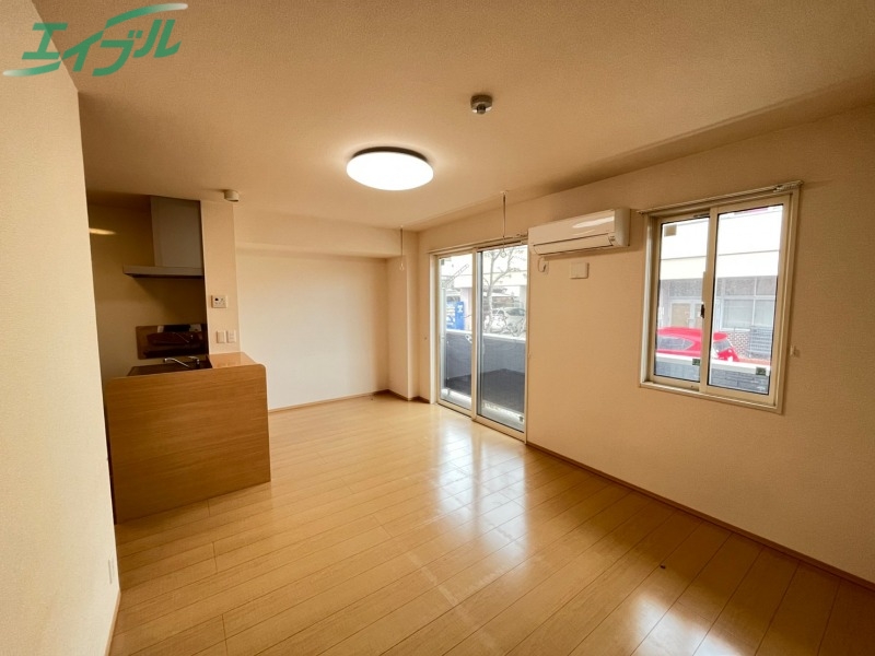 居室・リビング　同建物別部屋写真です