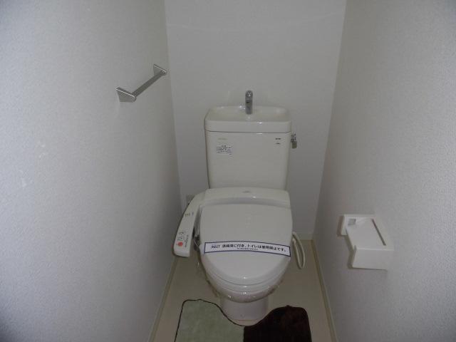 トイレ　温水洗浄便座付き