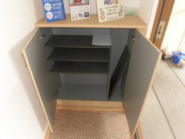 玄関　シューズボックスがあるので玄関すっきり