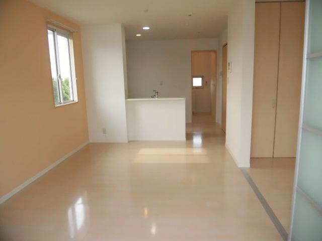 居室・リビング　南向きで明るいリビング