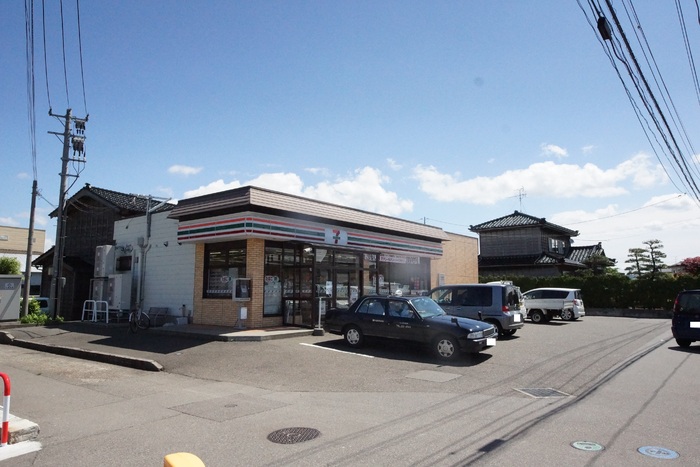 コンビニ　セブンイレブン 柏崎田塚店（コンビニ）まで590m