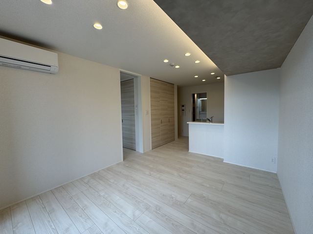 居室・リビング　ゆったりとした居間です。 柔らかく、イノセントな気品 無垢な