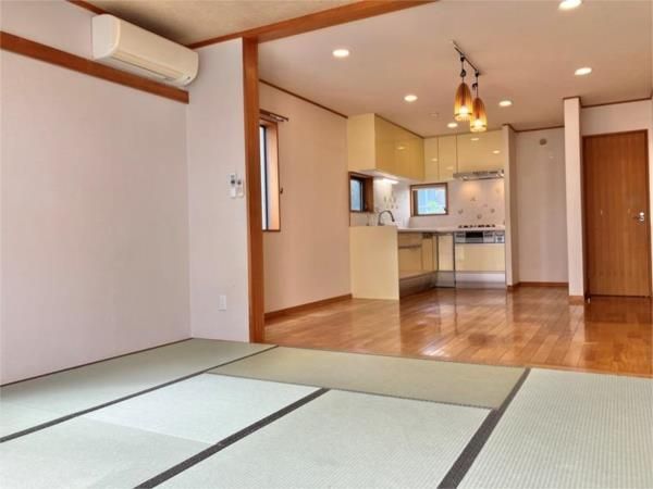 居室・リビング　日本らしい落ち着いた雰囲気の和室です