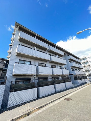 建物外観　落ち着いた雰囲気の外観です