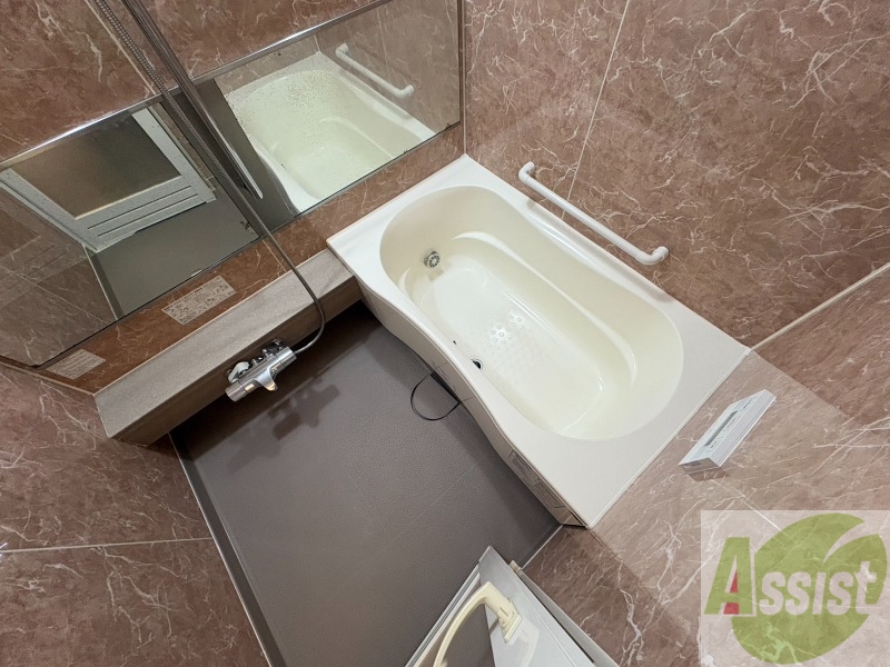 バス・シャワールーム　お風呂になります。一日の疲れを癒してくださいね。