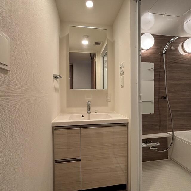 洗面設備　※写真は同タイプ住戸です。