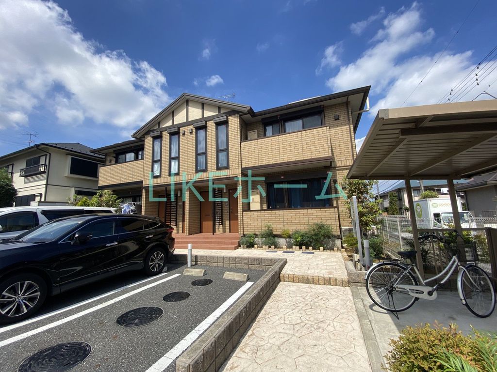 建物外観　駐車場