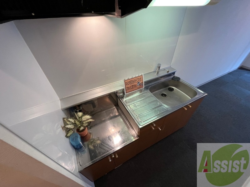 キッチン　キッチンです。ご自身でコンロを設置していただけます。