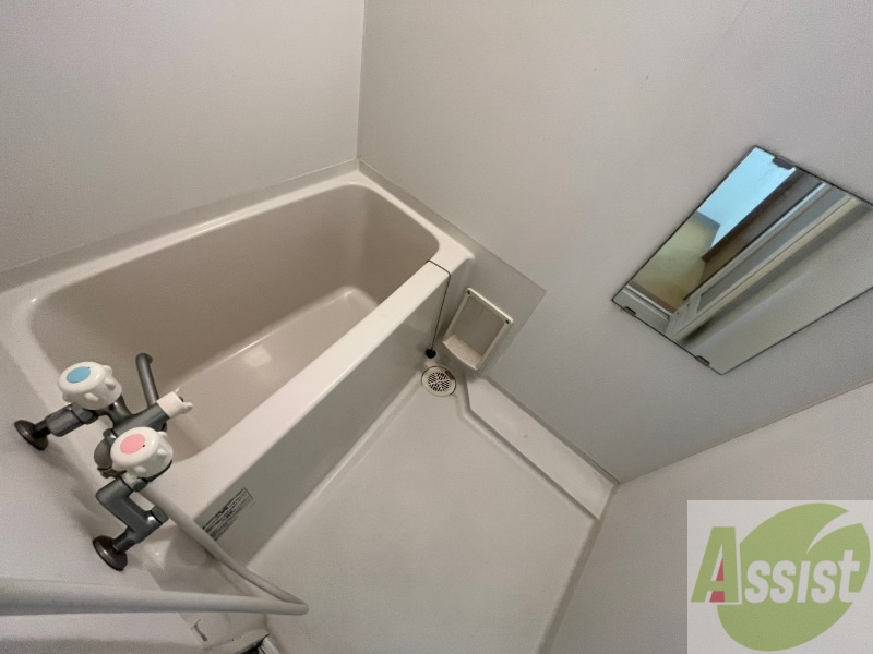 バス・シャワールーム　お風呂になります。一日の疲れを癒してくださいね。