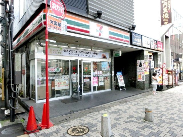 コンビニ　セブン-イレブン草加駅前西口店（コンビニ）まで150m