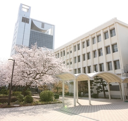 大学・短大　私立ノートルダム清心女子大学（大学・短大）まで421m