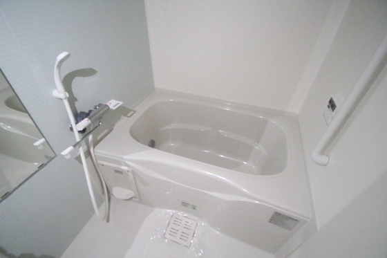 バス・シャワールーム　※別部屋の写真です