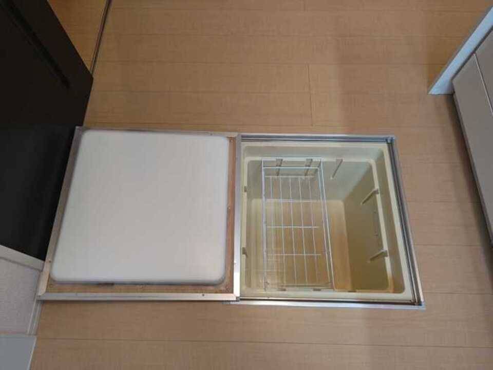 収納　床下収納