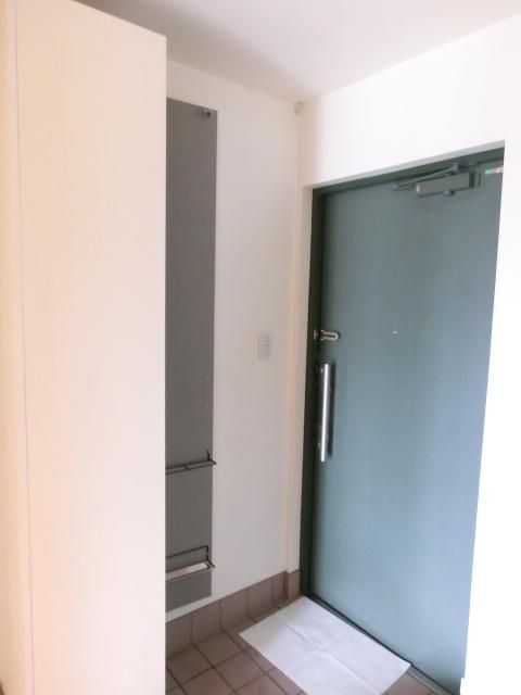 玄関　※同建物別タイプ間取りの設備施工例です　現況優先
