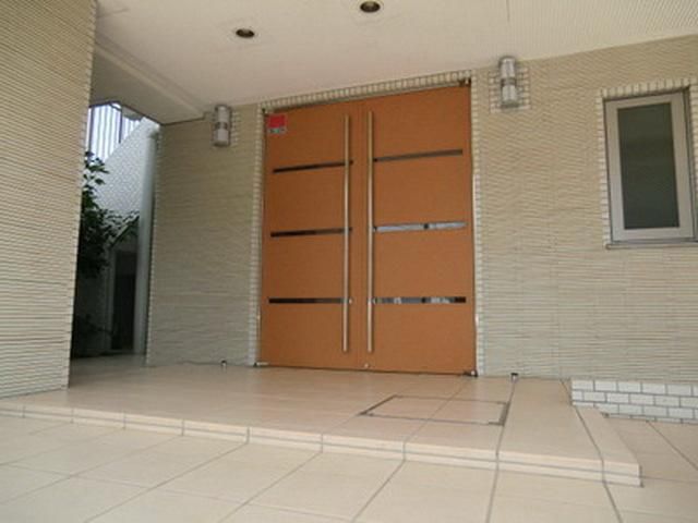 エントランス　オートロック完備のエントランスです