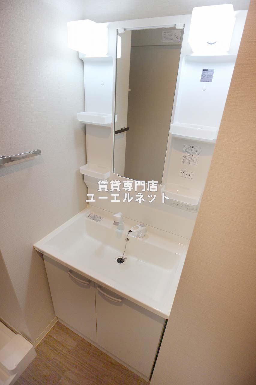 洗面設備　清潔感ある独立洗面台で毎日気持ちよく♪