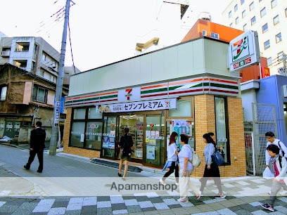 コンビニ　セブン－イレブン板橋区役所駅東店（コンビニ）まで297m
