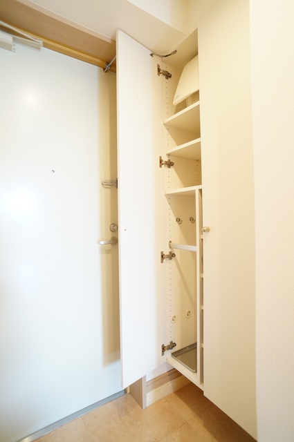 玄関　参考写真（同建物別部屋のものです）