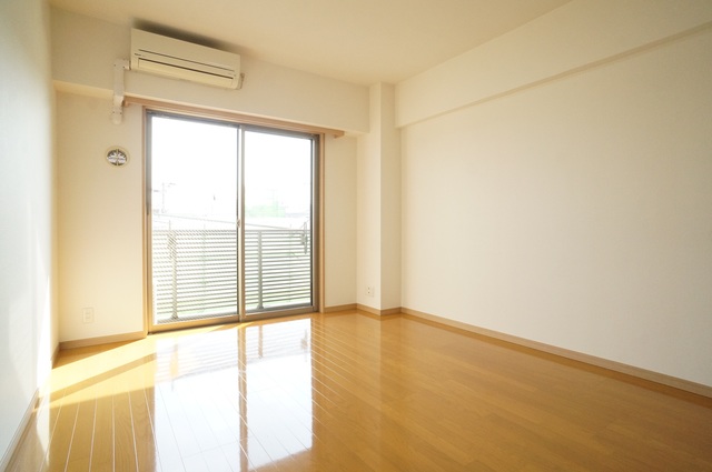 居室・リビング　参考写真（同建物別部屋のものです）