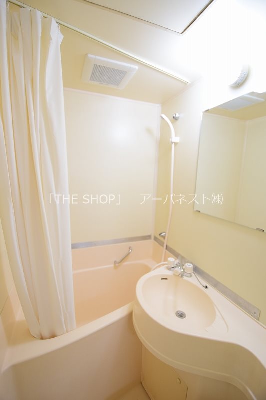 バス・シャワールーム　別部屋の参考写真です。