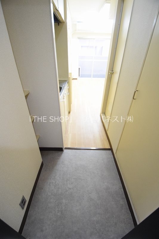 玄関　別部屋の参考写真です。