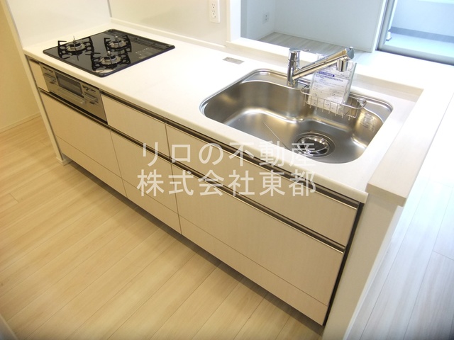 キッチン　お料理好きにはオススメのグリル付３口システムキッチン設置済♪
