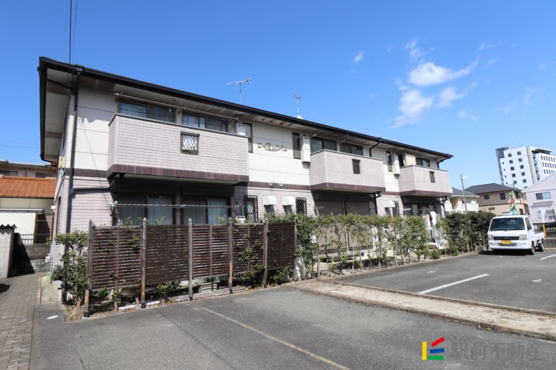 建物外観　2階建ての物件