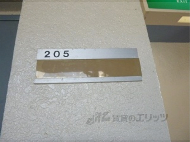 玄関　角部屋なので音もあまり気になりません・