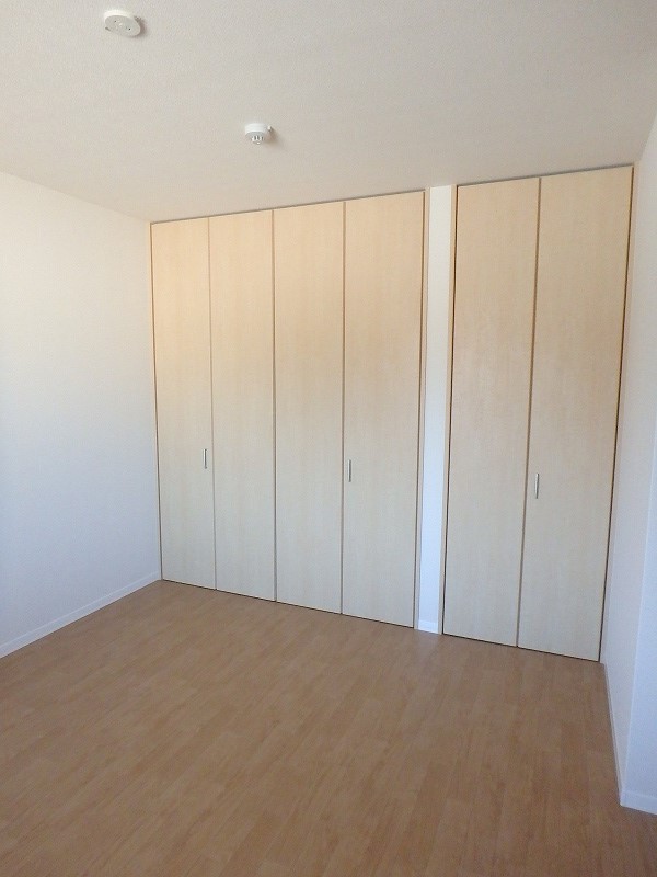 その他部屋・スペース　玄関側にある洋室6.9帖のお部屋です♪寝室や子供部屋などに最