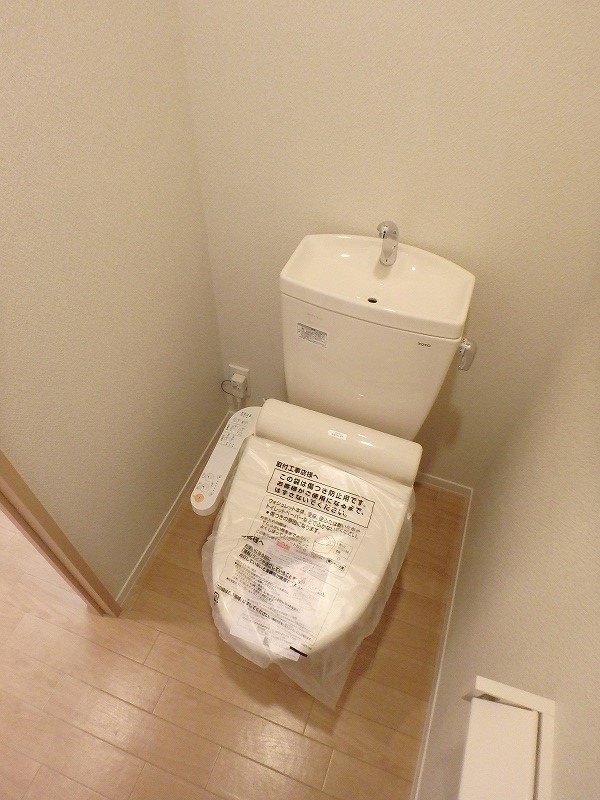 トイレ　人気のシャワートイレ・バストイレ別です♪トイレが独立している