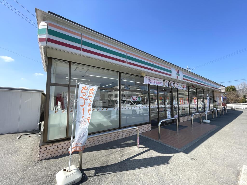 コンビニ　セブンイレブン甘木庄屋町店（コンビニ）まで215m