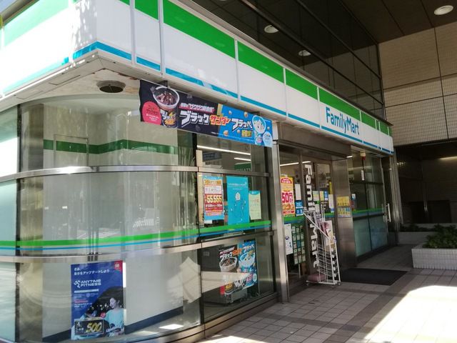 コンビニ　ファミリーマート 芝二丁目店（コンビニ）まで96m