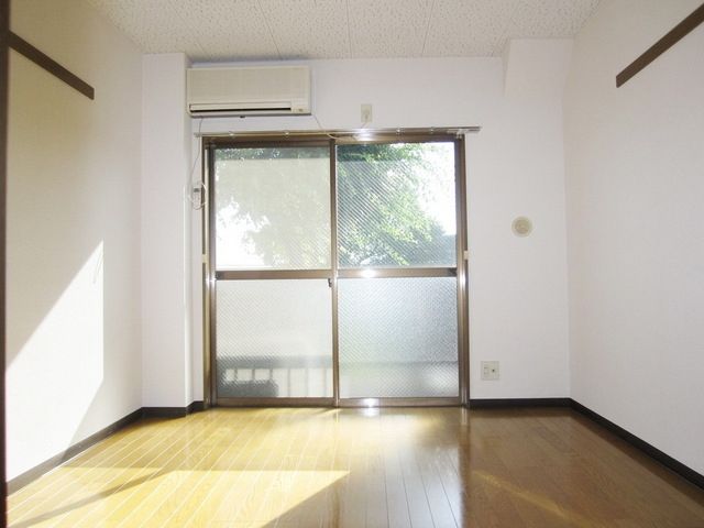 居室・リビング　♪大きな窓で明るいお部屋♪