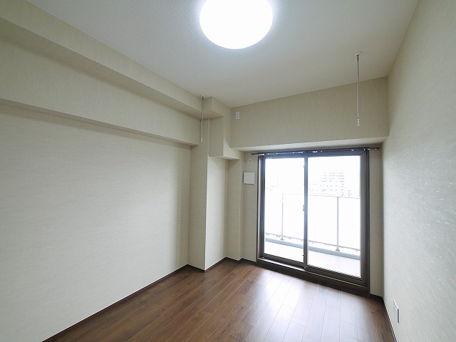 その他部屋・スペース　開放的な寝室です