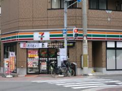 コンビニ　セブン－イレブン大阪靱本町３丁目店（コンビニ）まで224m