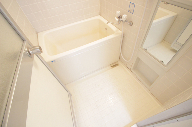 バス・シャワールーム　※別部屋の写真を流用しています。