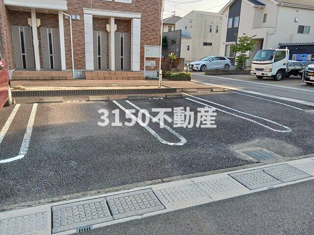 駐車場　駐車場に車を止められます