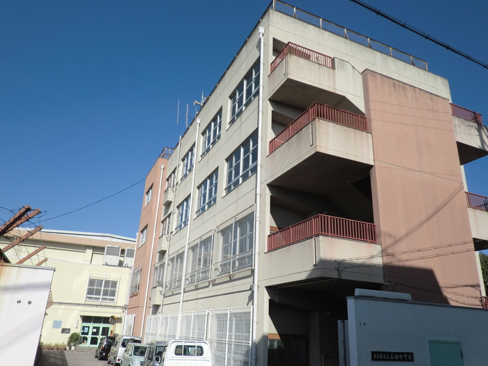 中学校　石切中学校（中学校）まで600m