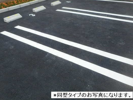 駐車場　駐車場があるので、車を買う予定の方も安心です
