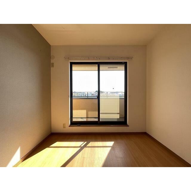 その他部屋・スペース　別のお部屋の室内写真になります。