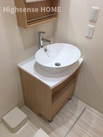 洗面設備　明るい洗面所です