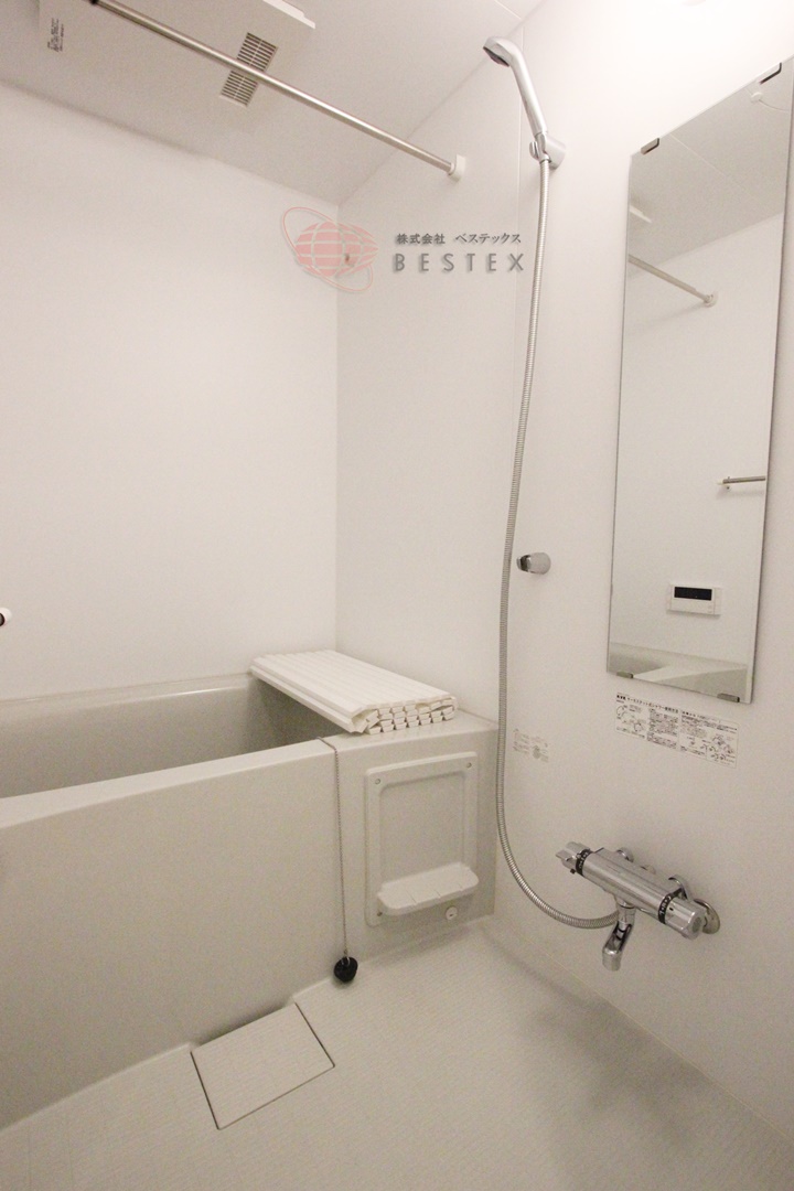 バス・シャワールーム　※同建物内・別タイプの参考写真です。