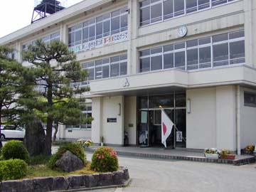 中学校　福知山市立成和中学校（中学校）まで740m