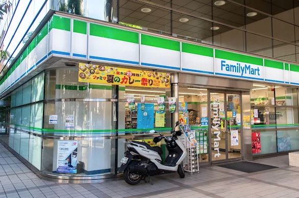 コンビニ　ファミリーマート 芝二丁目店（コンビニ）まで190m