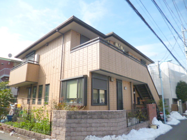 エントランス　★閑静な住宅街で陽当り良好です♪