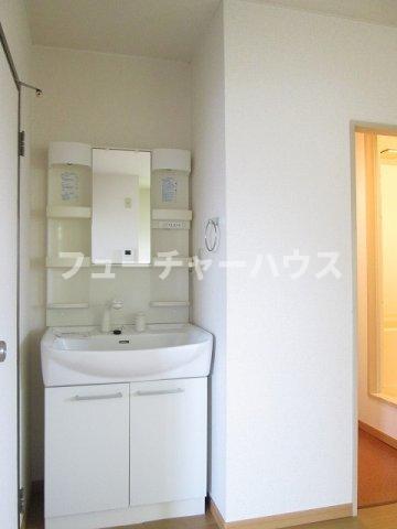 洗面設備　コンパクトで使いやすい洗面所