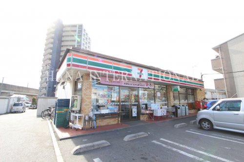コンビニ　セブンイレブン八潮垳店吉田屋（コンビニ）まで757m