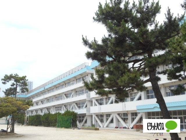 小学校　船橋市立湊町小学校（小学校）まで272m